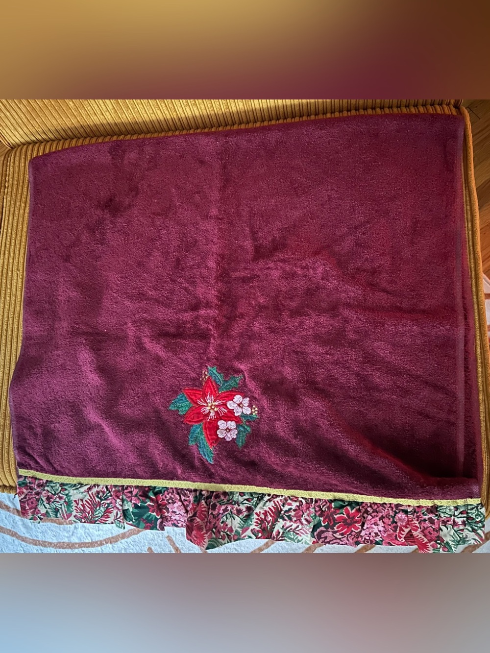 Vintage 1980’s Holiday Burgundy Towel Set